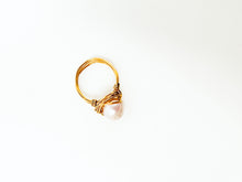 Load image into Gallery viewer, Pink Pearl Brass Wire Ring