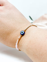 Load image into Gallery viewer, Gold and light Pink Pearl Colored Beaded Evil Eye Bracelet