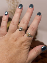 Load image into Gallery viewer, 925 Sterling Silver Ring-purple flower cast inside resin.