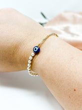 Load image into Gallery viewer, Gold and Pearl Split Beaded Evil Eye Bracelet
