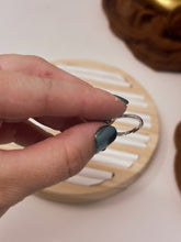 Load image into Gallery viewer, 925 Sterling Silver Ring-purple flower cast inside resin.