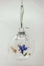 Load image into Gallery viewer, Pressed Flower Ornaments