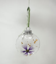 Load image into Gallery viewer, Pressed Flower Ornaments