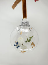Load image into Gallery viewer, Pressed Flower Ornaments