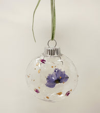 Load image into Gallery viewer, Pressed Flower Ornaments