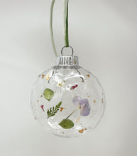 Load image into Gallery viewer, Pressed Flower Ornaments