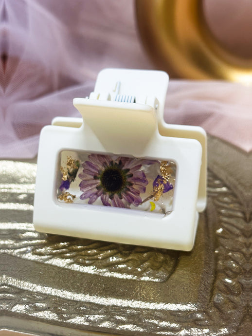 Sm White Purple Daisy Claw Clip Infused with Real Flowers in Resin.