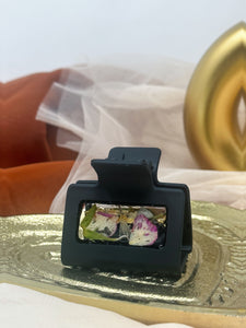 Sm Black Claw Clip Infused with Real Flowers in Resin.