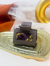 Load image into Gallery viewer, Sm Deep Brown Clip Infused with Real Flowers in Resin.