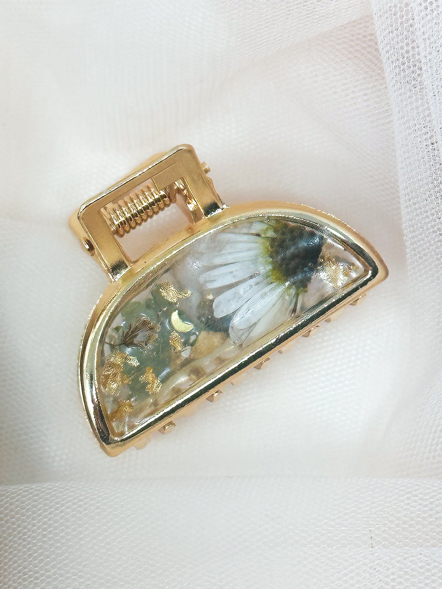 Mini Metal Clip Infused with Real Daisy Flowers in Resin.