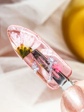 Load image into Gallery viewer, Pink No dent resin clip with Real White Daisy Flowers Cast Inside.