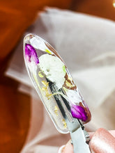 Load image into Gallery viewer, Clear No dent resin clip with Real Pink and White Toned Flowers Cast Inside.