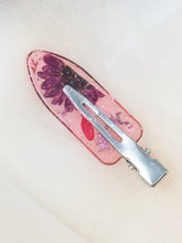 Load image into Gallery viewer, Pink No dent resin clip with Real Pink and Magenta Toned Flowers Cast Inside.