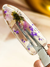 Load image into Gallery viewer, Clear No dent resin clip with Real Daisy&#39;s and Purple Toned Flowers Cast Inside.