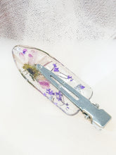 Load image into Gallery viewer, Clear No dent resin clip with Real Daisy&#39;s and Purple Toned Flowers Cast Inside.