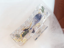Load image into Gallery viewer, Crystal Clear Claw Clip Infused with Real Flowers in Resin.