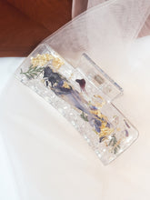 Load image into Gallery viewer, Crystal Clear Claw Clip Infused with Real Flowers in Resin.