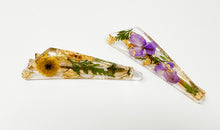 Load image into Gallery viewer, Flat Resin Real Flower clips: MADE TO ORDER, CHOOSE YOUR OWN FLOWERS