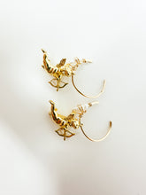 Load image into Gallery viewer, Gold Filled Hammered Pearl wrapped hoops with cherub charms
