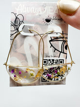 Load image into Gallery viewer, Purple flower gold hoops