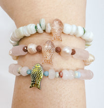 Load image into Gallery viewer, Gemstone fish pull bracelets