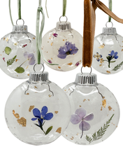Load image into Gallery viewer, Pressed Flower Ornaments