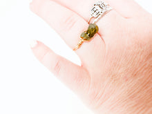 Load image into Gallery viewer, Green stone Gold Wire Ring