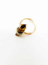 Load image into Gallery viewer, Gold Stone Gold Wire Ring