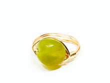 Load image into Gallery viewer, Jade Stone Gold Wire Ring