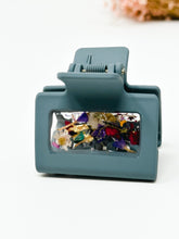 Load image into Gallery viewer, Ocean Blue SM Claw Clip with real Flowers