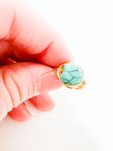 Load image into Gallery viewer, Turquoise Heart Stone Gold Wire Ring