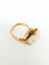 Load image into Gallery viewer, White Shell Gold Wire Ring